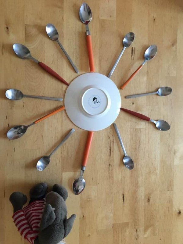 Graphisme alliant rond et traits "Le soleil".